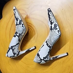 Nine West 'Tatiana' Snake Print Stilletos Size 8.5 / Brand New